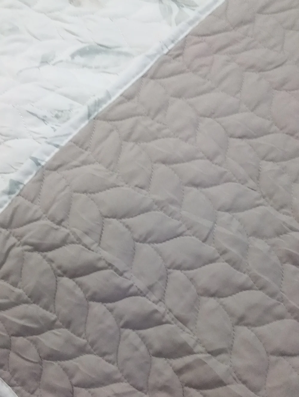 Floral Quilted Bedspread & Sham King White with Soft Green Leaf Pattern